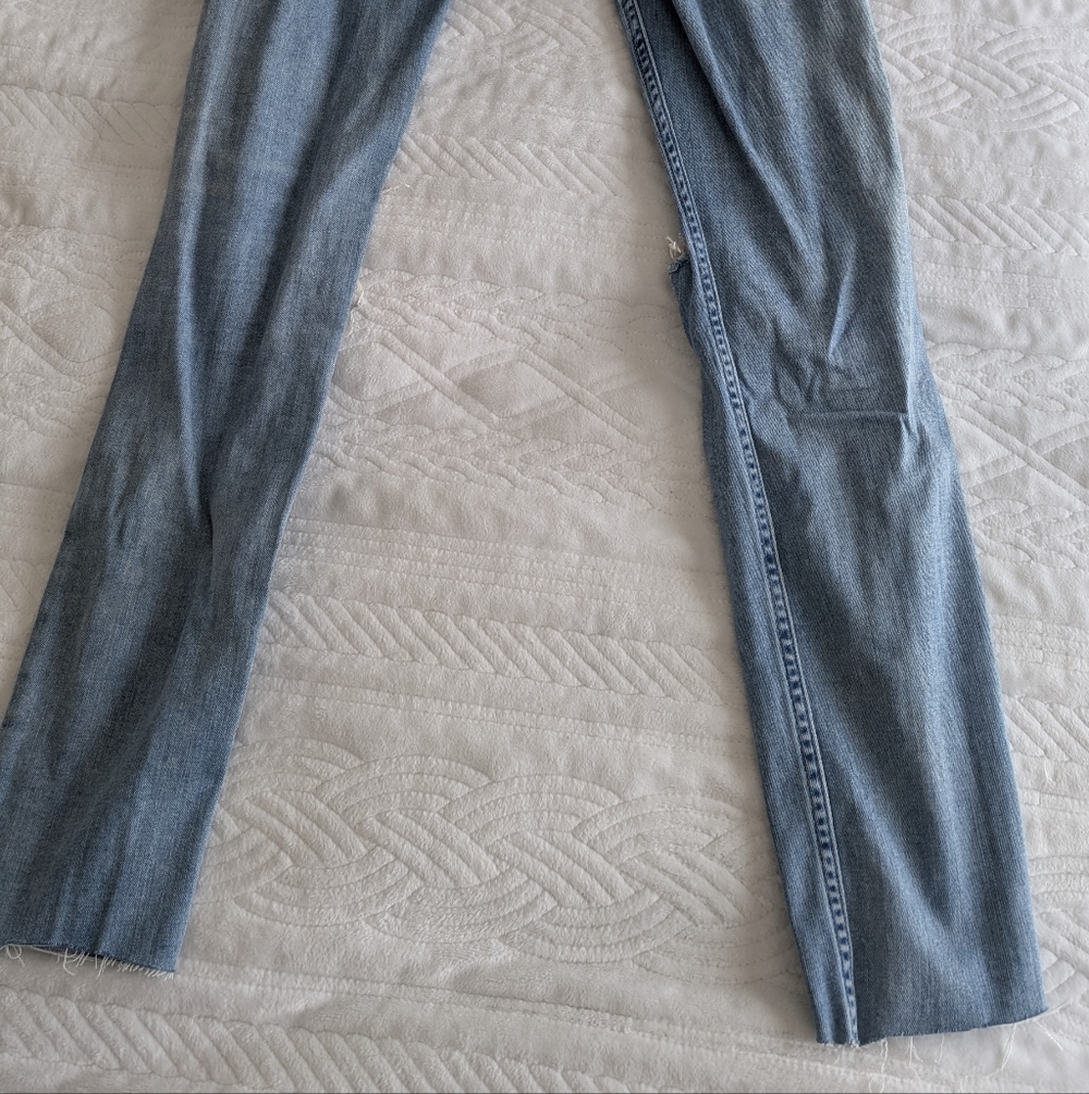 H&M Distressed Light Blue Jeans - Picture 4 of 4